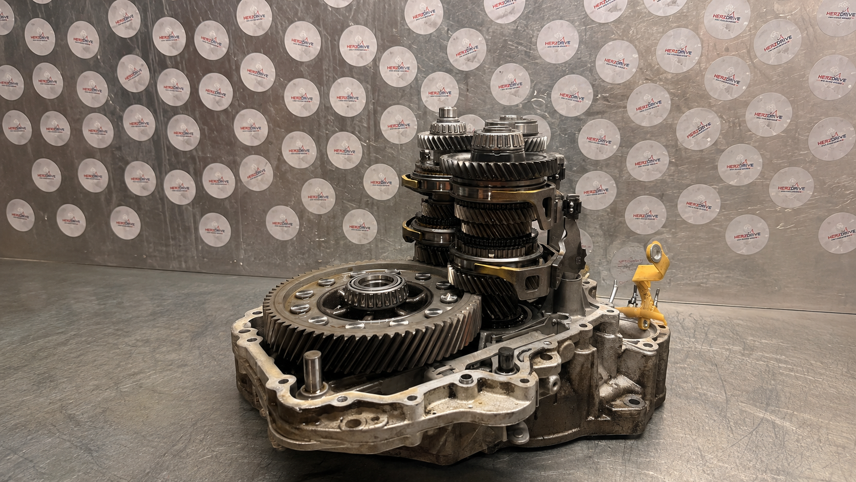 DQ250 Kupplung und Hydraulikeinheit bei der Reparatur durch HerzDrive