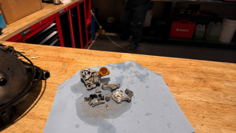 Mechanischer Getriebeschaden und Metallfragmente im DQ381