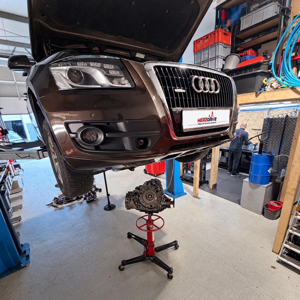Audi Q5 mit S tronic bei HerzDrive in Berlin vor der Getriebereparatur